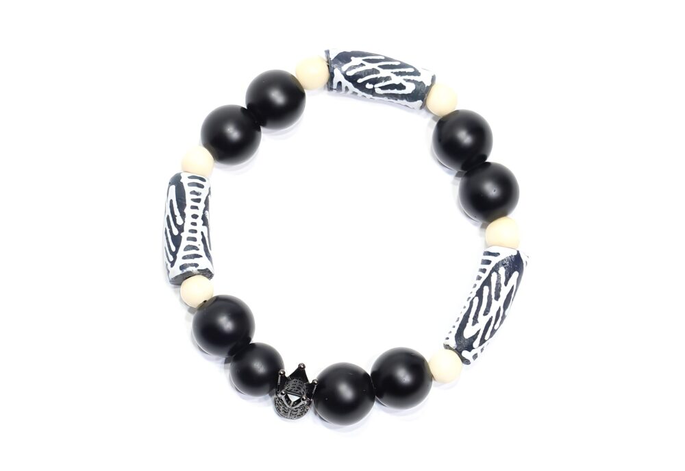 Bracelets black and white