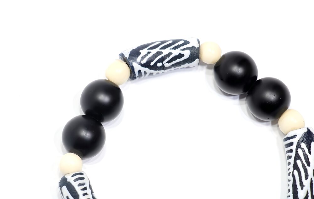 Bracelets black and white - Image 4